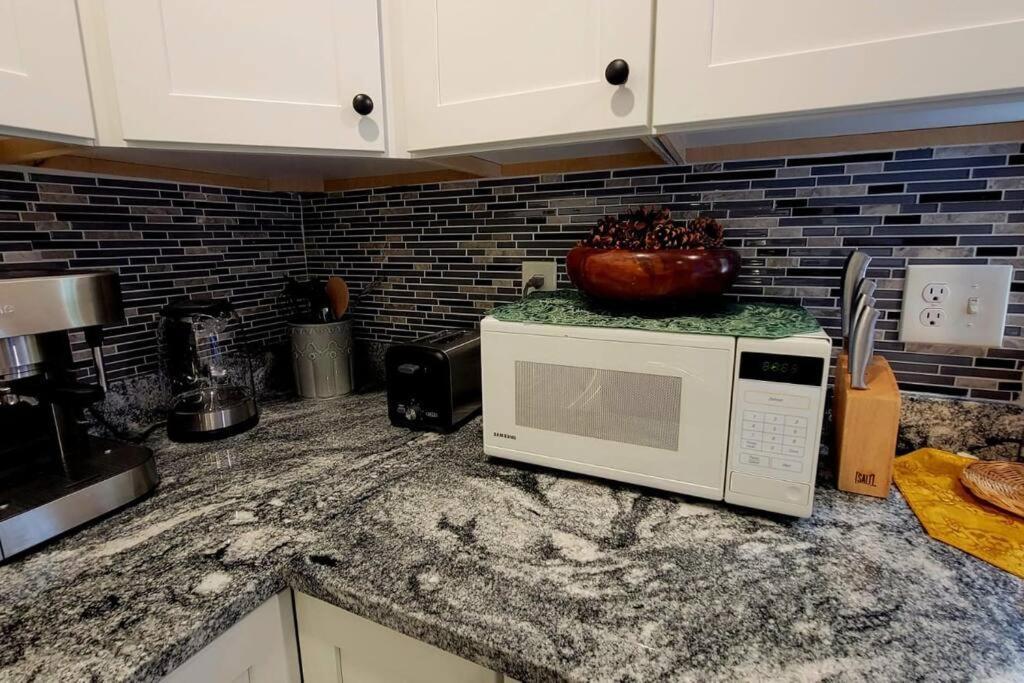 Unique & Peaceful Boston Home מראה חיצוני תמונה