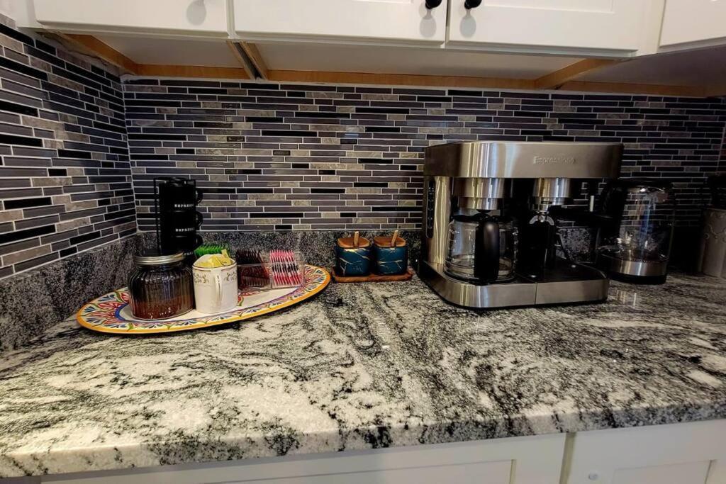 Unique & Peaceful Boston Home מראה חיצוני תמונה