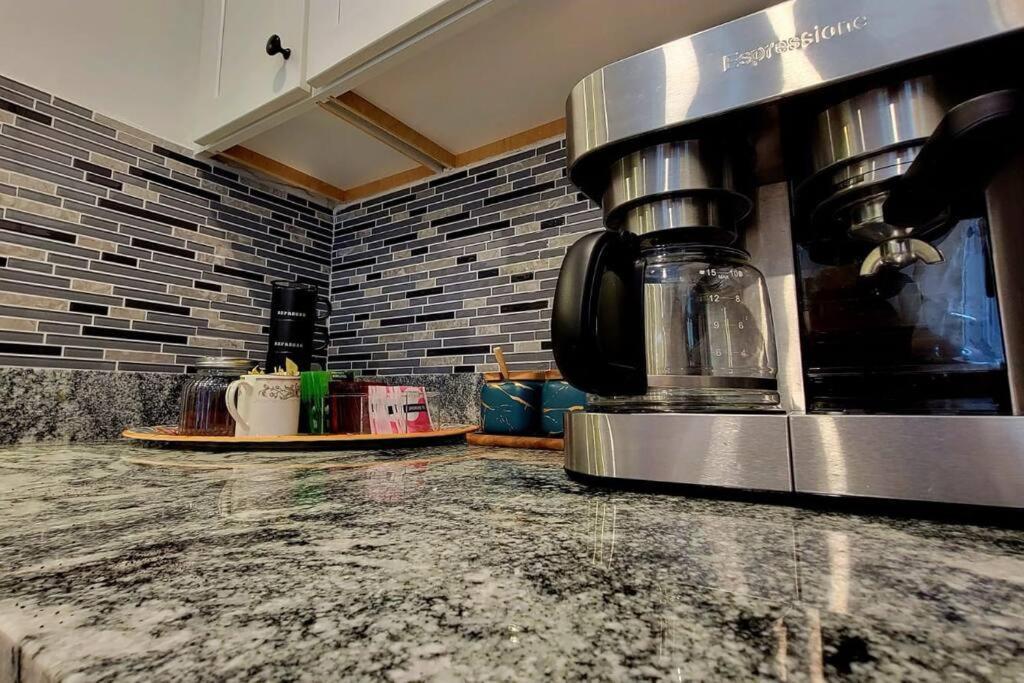 Unique & Peaceful Boston Home מראה חיצוני תמונה